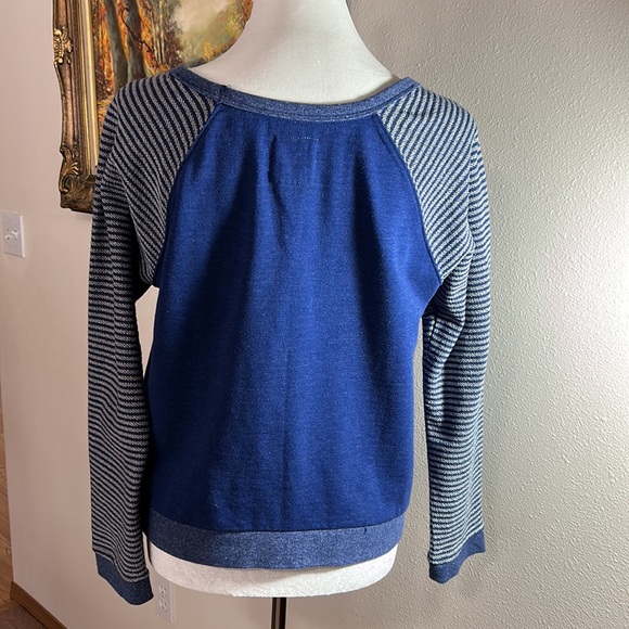 Like New Levi Sweatshirt. Striped Blue & Gray. Sz Med - Picture 2 of 7